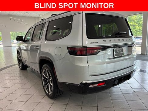 Used 2022 Jeep Wagoneer Series III w/ Premium Group I AWD/4WD image 6