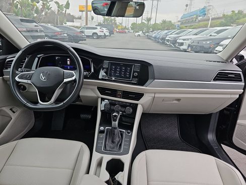 Used 2022 Volkswagen Jetta SE w/ Panoramic Sunroof Package FWD image 12