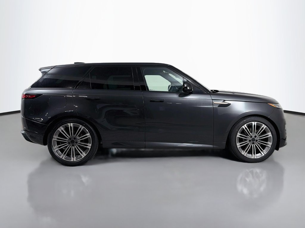 New 2027 Land Rover Range Rover Sport Dynamic SE AWD/4WD image 4