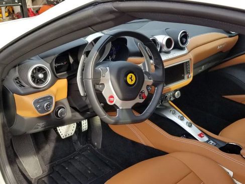 Used 2017 Ferrari California T image 6