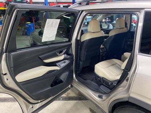 Used 2019 Subaru Ascent Limited AWD/4WD image 15