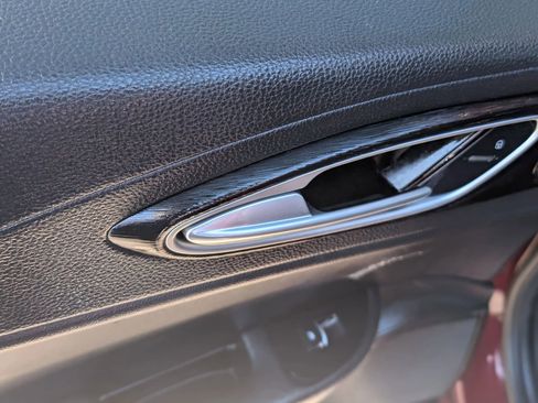 Used 2017 Alfa Romeo Giulia image 17