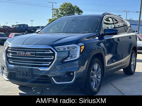 Used 2024 GMC Terrain SLT AWD/4WD image 3