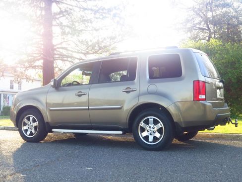 Used 2010 Honda Pilot Touring image 3
