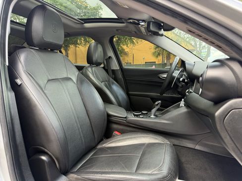 Used 2017 Alfa Romeo Giulia AWD image 17