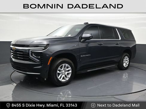 Used 2025 Chevrolet Suburban LS RWD image 1