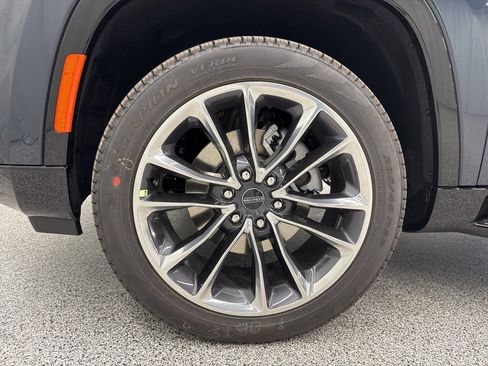 New 2025 Jeep Wagoneer L Series II w/ Convenience Group I image 11