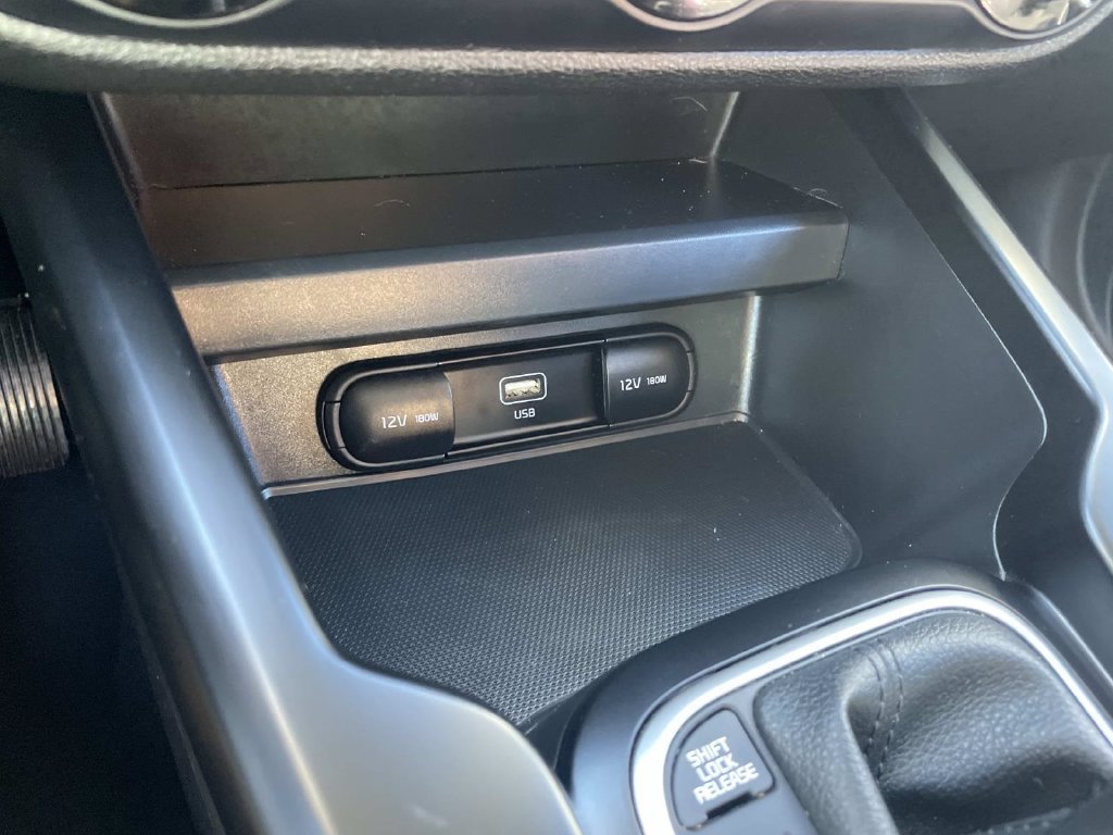 Used 2025 Kia Soul LX FWD image 31
