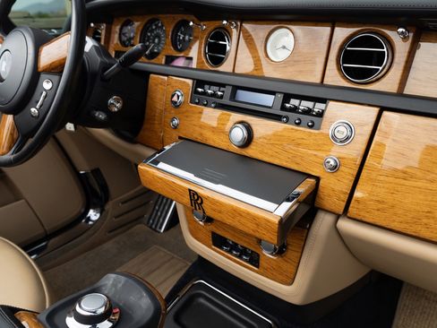 Used 2009 Rolls-Royce Phantom Drophead Coupe image 42