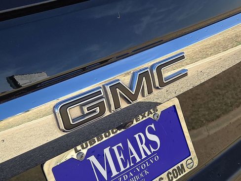 Used 2023 GMC Yukon SLT w/ SLT Luxury Package image 12