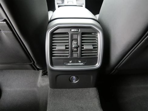 New 2026 Porsche Macan image 13