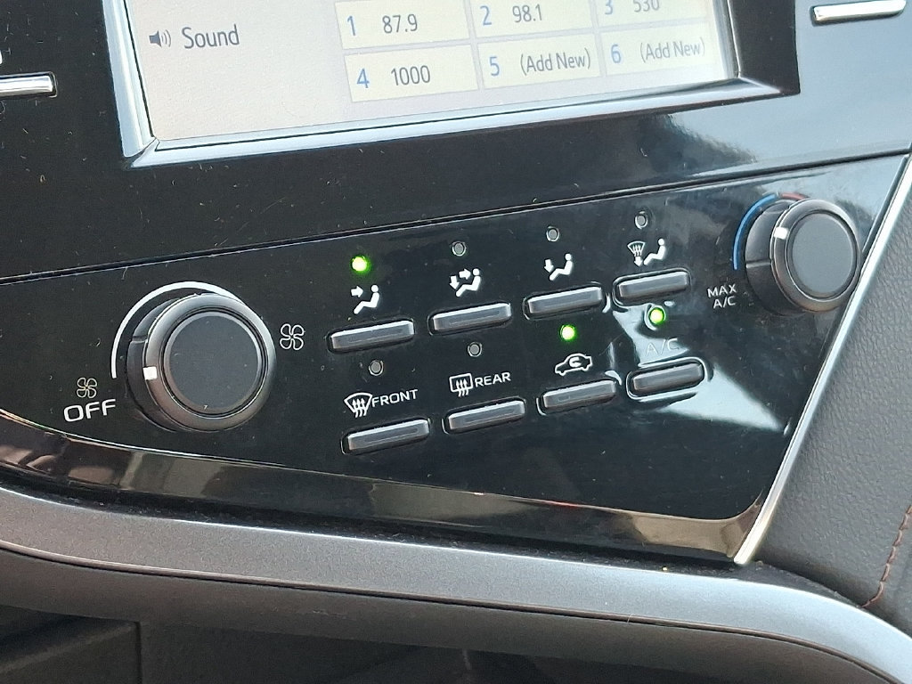 Certified 2018 Toyota Camry LE FWD image 15