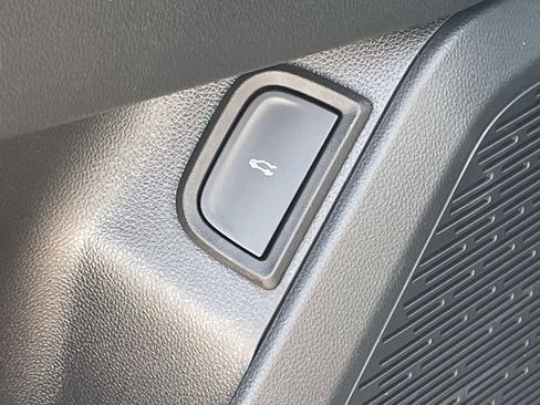 Used 2025 Chevrolet Equinox LT w/ Convenience Package II FWD image 17