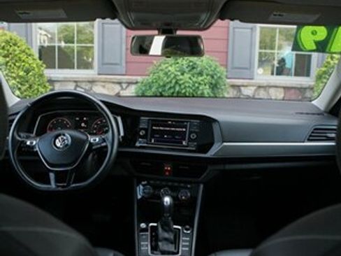Used 2019 Volkswagen Jetta SE FWD image 16
