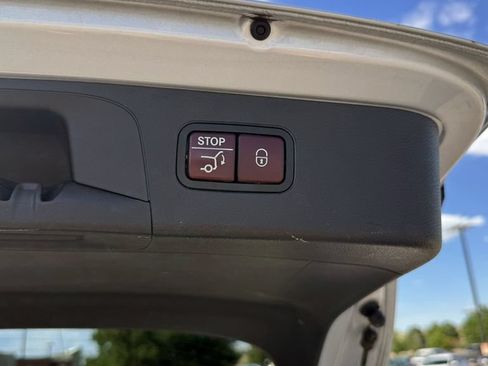 Used 2019 Mercedes-Benz GLC 300 4MATIC image 13