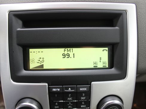 Used 2011 Volvo V50 T5 image 12