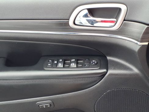 Used 2022 Jeep Grand Cherokee Limited image 25