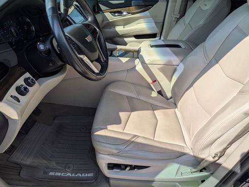 Used 2020 Cadillac Escalade Luxury AWD/4WD image 16