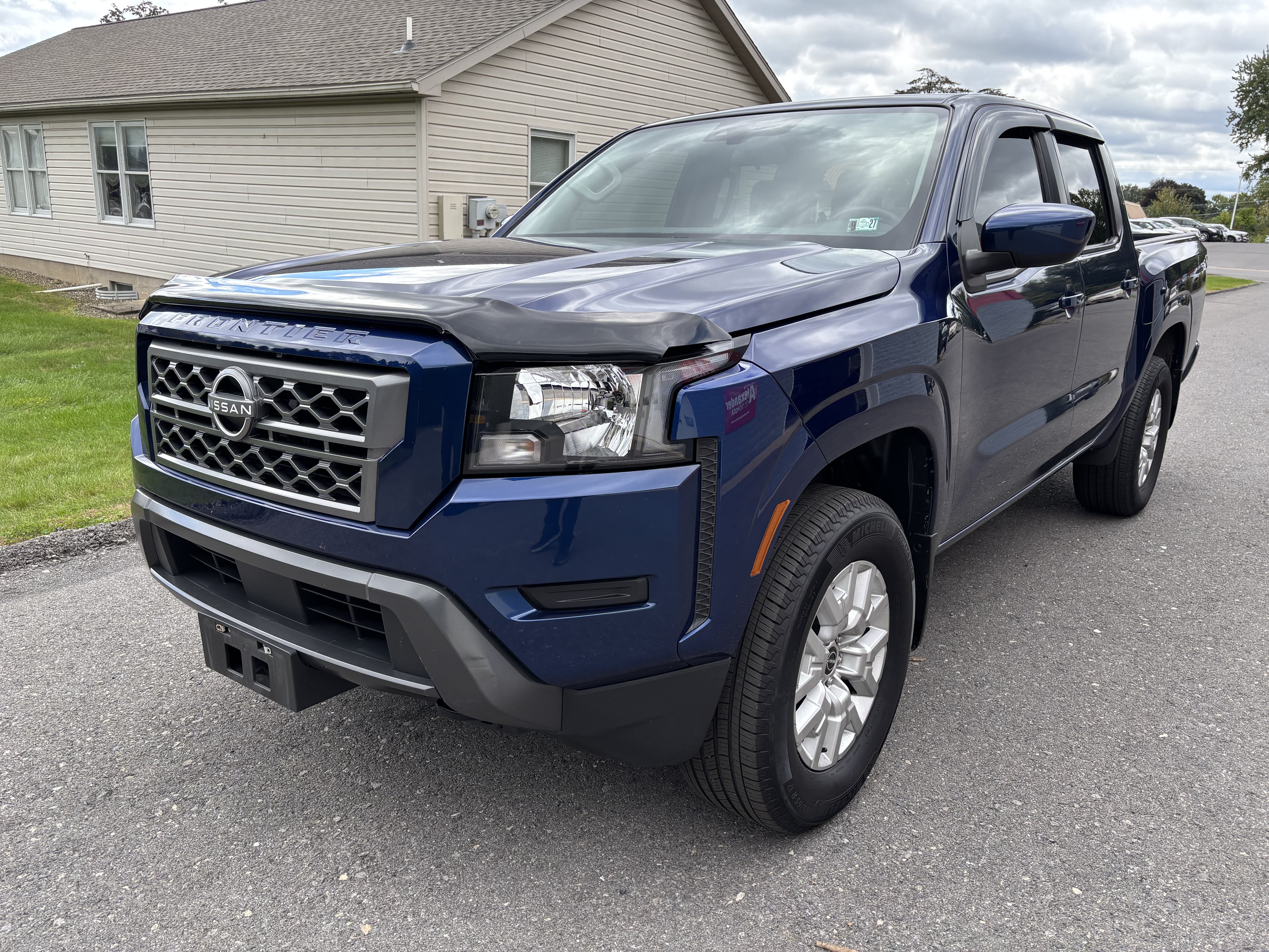 Used 2023 Nissan Frontier SV w/ Tow Package AWD/4WD image 7
