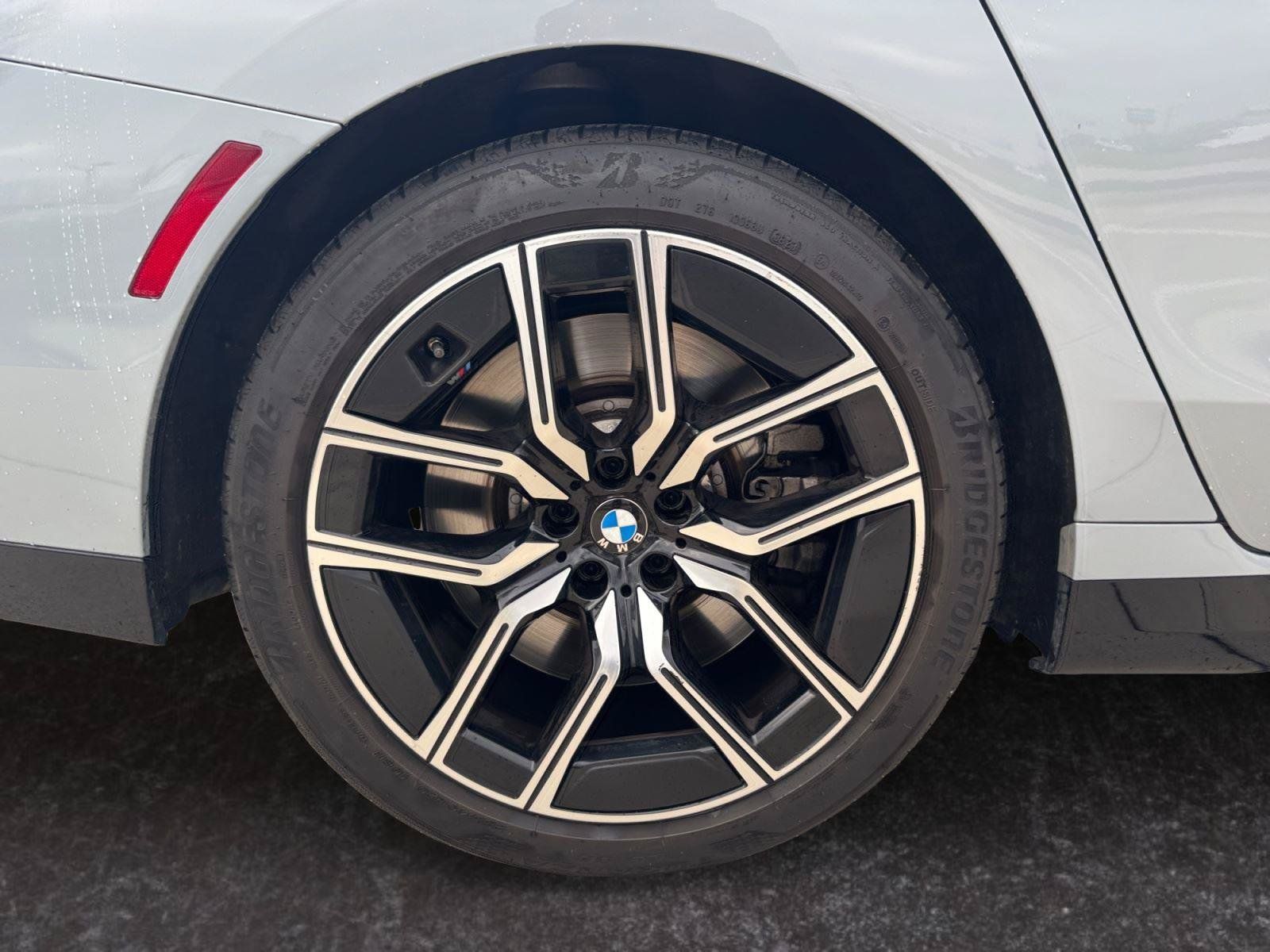 Used 2023 BMW 760i xDrive AWD/4WD image 27