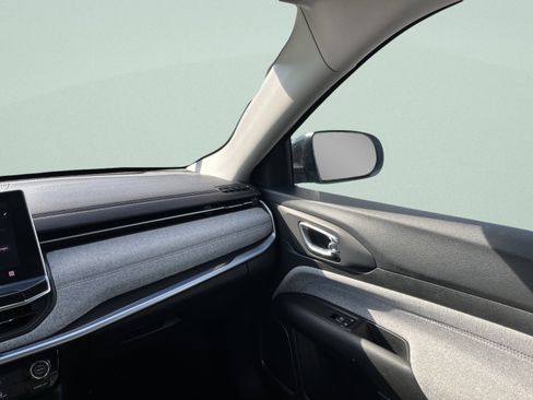 Used 2022 Jeep Compass Latitude image 29