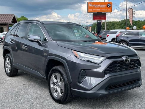 Used 2022 Toyota RAV4 XLE AWD/4WD image 2