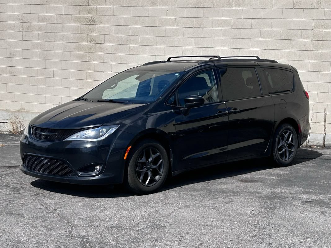 Used 2020 Chrysler Pacifica Touring-L Plus FWD image 1