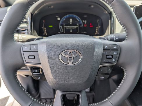 Used 2026 Toyota Camry SE image 18