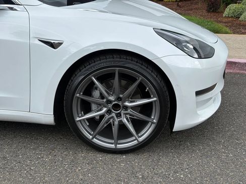 Used 2018 Tesla Model 3 Long Range RWD image 27