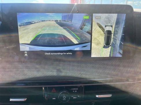 Used 2025 Nissan Kicks SR FWD image 14