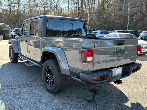 Used 2023 Jeep Gladiator Sport image 5