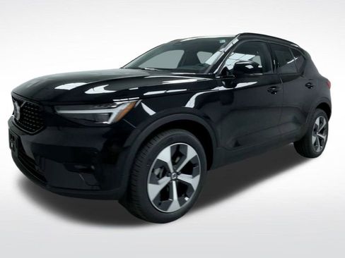New 2026 Volvo XC40 B5 Plus w/ Protection Package Premier image 18