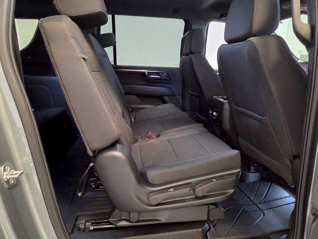Used 2026 Chevrolet Suburban LS RWD image 17