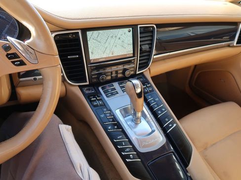 Used 2016 Porsche Panamera S image 18