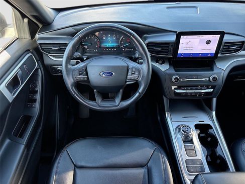Used 2020 Ford Explorer XLT w/ Equipment Group 202A RWD image 23