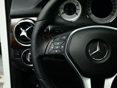 Used 2015 Mercedes-Benz GLK 350 4MATIC image 4