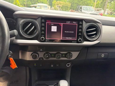 Used 2020 Toyota Tacoma SR5 w/ Technology Package AWD/4WD image 11