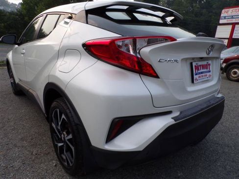 Used 2019 Toyota C-HR XLE FWD image 6