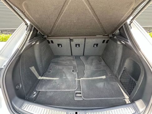 Certified 2025 Porsche Macan AWD/4WD image 36