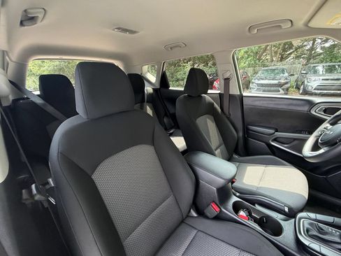 Used 2025 Kia Soul LX w/ LX Technology Package FWD image 34