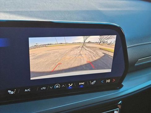 New 2026 Chevrolet Traverse LT image 13