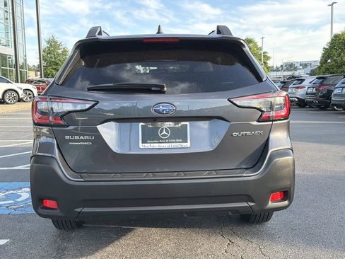Used 2025 Subaru Outback Premium AWD/4WD image 4