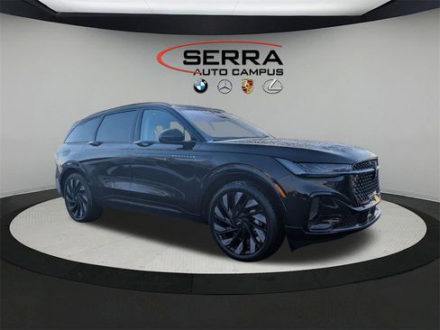 Used 2025 Lincoln Nautilus Reserve image 11