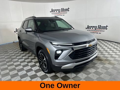 Used 2025 Chevrolet TrailBlazer LT AWD/4WD image 4