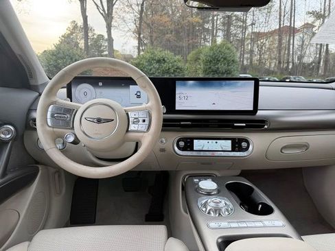 Used 2025 Genesis GV60 Advanced image 6