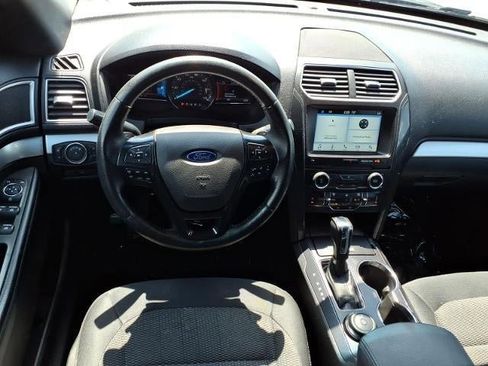 Used 2017 Ford Explorer XLT AWD/4WD image 16