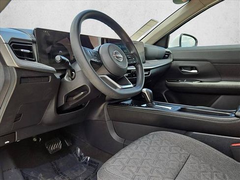 Used 2025 Nissan Kicks SV AWD/4WD image 9