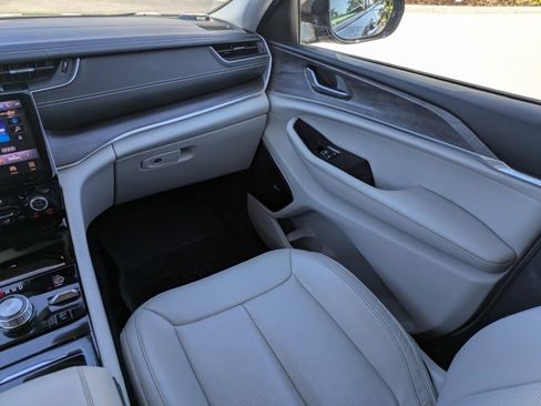 Used 2022 Jeep Grand Cherokee Overland image 17