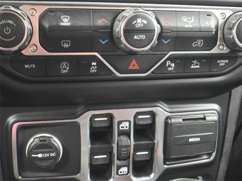 Used 2020 Jeep Gladiator Overland w/ Safety Group image 17