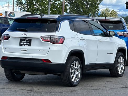 Used 2025 Jeep Compass Limited AWD/4WD image 4